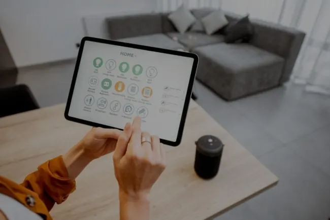 Energy generation and consumption monitoring on a tablet dashboard