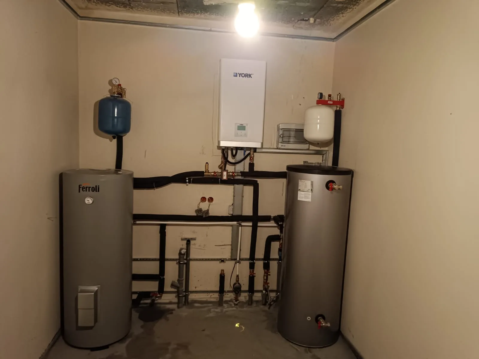 14 kW air-to-water heat pump installed at a single-family home